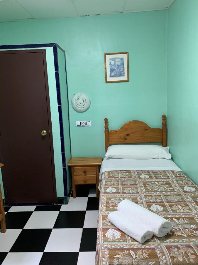 Pension Lisdos Seville Luaran gambar